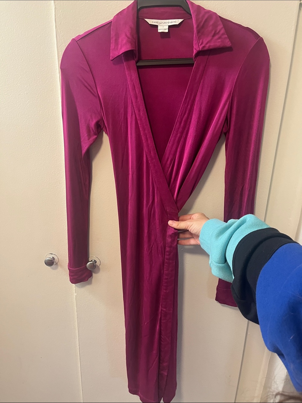 ✨Vintage Diane Von Furstenberg satin Magenta Wrap Dress sz 4✨😍